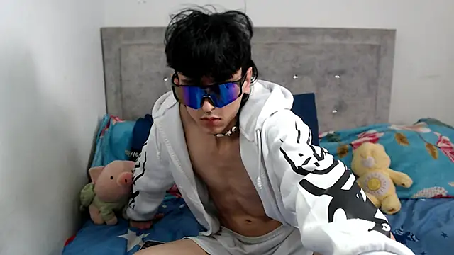 dylann ross online show from April 2026 07:58:02 PM