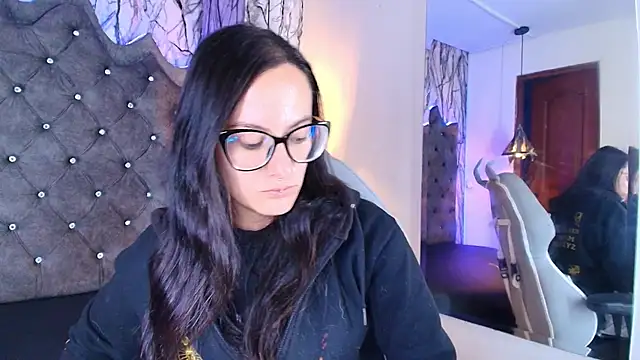 Snapshot of Zami_Escobar_of chatting on November 2025 06:59:02 PM Zami Escobar of online show from November 2025 06:59:02 PM