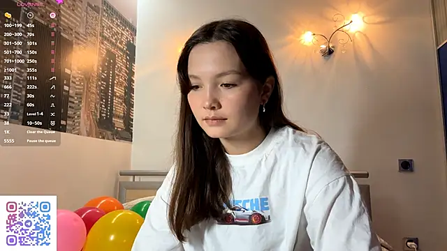 Snapshot of KiraVelvet chatting on September 2025 09:41:02 AM KiraVelvet online show from September 2025 09:41:02 AM