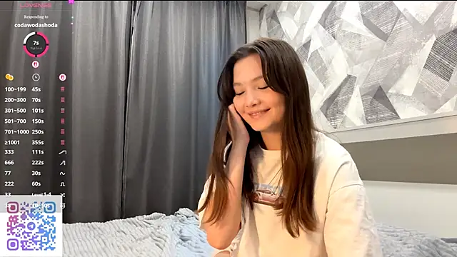 Snapshot of KiraVelvet chatting on October 2025 07:21:02 PM KiraVelvet online show from October 2025 07:21:02 PM