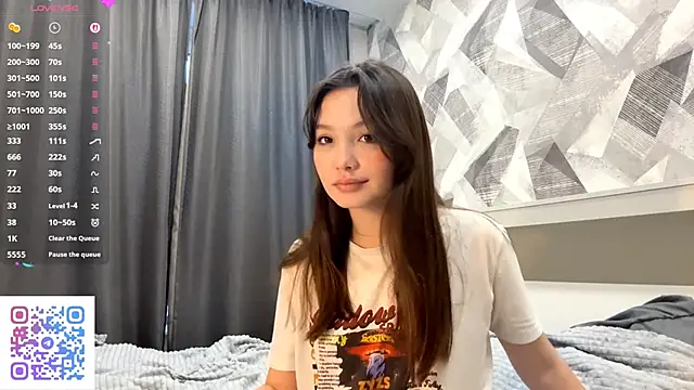 Snapshot of KiraVelvet chatting on October 2025 11:25:01 AM KiraVelvet online show from October 2025 11:25:01 AM