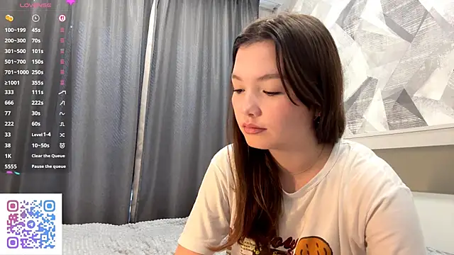 Snapshot of KiraVelvet chatting on October 2025 08:07:02 AM KiraVelvet online show from October 2025 08:07:02 AM