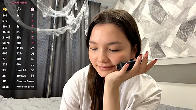 Snapshot of KiraVelvet chatting on November 2025 09:44:02 AM KiraVelvet online show from November 2025 09:44:02 AM