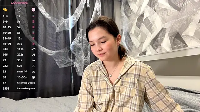 Snapshot of KiraVelvet chatting on November 2025 08:48:02 AM KiraVelvet online show from November 2025 08:48:02 AM