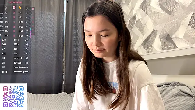 Snapshot of KiraVelvet chatting on November 2025 08:14:01 AM KiraVelvet online show from November 2025 08:14:01 AM