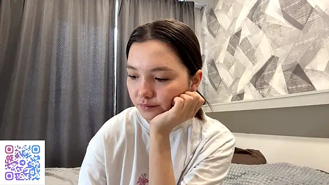 Snapshot of KiraVelvet chatting on November 2025 08:04:01 AM KiraVelvet online show from November 2025 08:04:01 AM