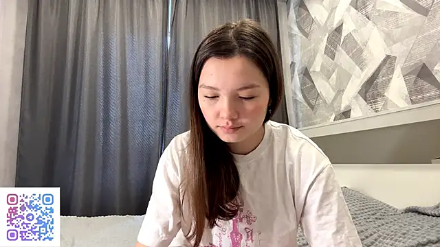 Snapshot of KiraVelvet chatting on November 2025 09:20:01 AM KiraVelvet online show from November 2025 09:20:01 AM