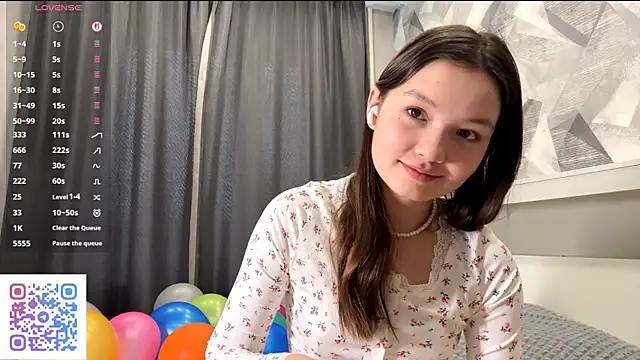 Snapshot of KiraVelvet chatting on November 2025 09:31:01 AM KiraVelvet online show from November 2025 09:31:01 AM