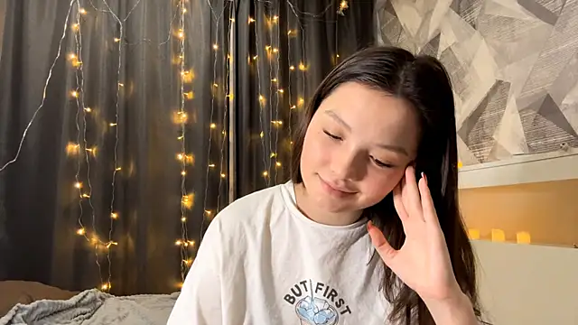 Snapshot of KiraVelvet chatting on November 2025 04:08:02 PM KiraVelvet online show from November 2025 04:08:02 PM