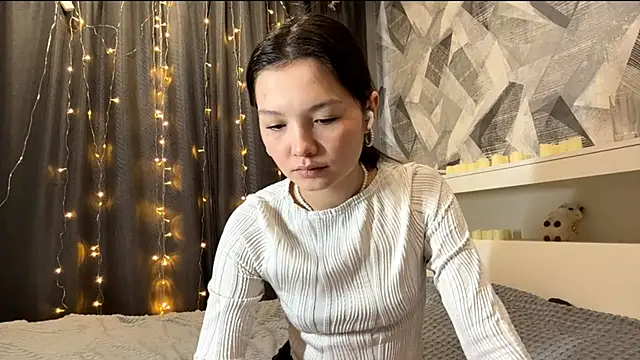 Snapshot of KiraVelvet chatting on December 2025 09:25:01 AM KiraVelvet online show from December 2025 09:25:01 AM