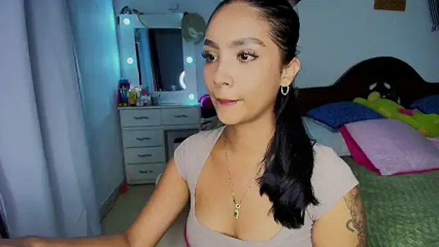 mia yireth online show from October 2025 12:33:01 AM