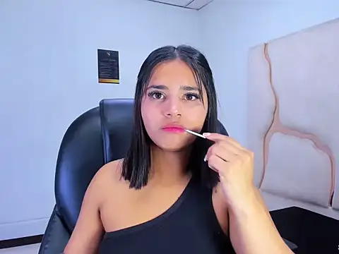 Snapshot of ScarletDoll chatting on October 2025 03:29:02 AM ScarletDoll online show from October 2025 03:29:02 AM