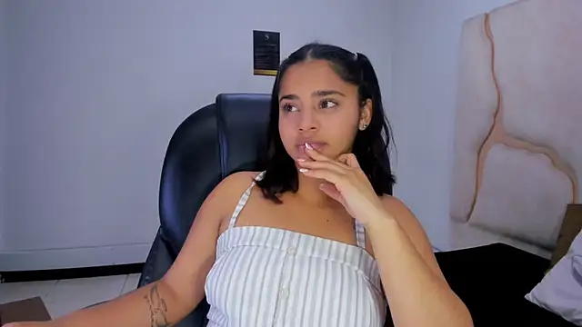 Snapshot of ScarletDoll chatting on November 2025 03:06:02 AM ScarletDoll online show from November 2025 03:06:02 AM