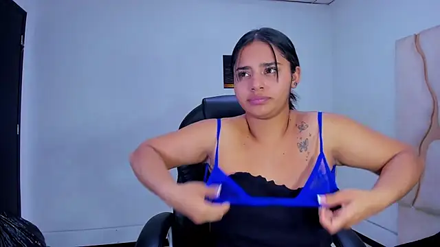 Snapshot of ScarletDoll chatting on November 2025 06:13:01 AM ScarletDoll online show from November 2025 06:13:01 AM