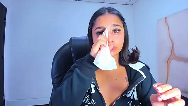 Snapshot of ScarletDoll chatting on November 2025 04:57:01 AM ScarletDoll online show from November 2025 04:57:01 AM