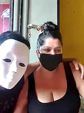 Snapshot of Hottie_couple69 chatting on September 2025 08:05:01 AM Hottie couple69 online show from September 2025 08:05:01 AM