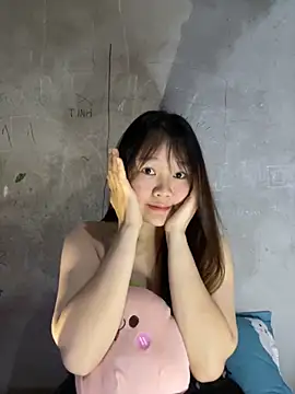 Snapshot of Hinne07 chatting on December 2025 02:31:01 AM Hinne07 online show from December 2025 02:31:01 AM