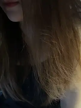 Snapshot of Hinne07 chatting on December 2025 12:38:02 AM Hinne07 online show from December 2025 12:38:02 AM