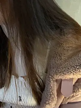 Snapshot of Hinne07 chatting on December 2025 07:35:01 AM Hinne07 online show from December 2025 07:35:01 AM