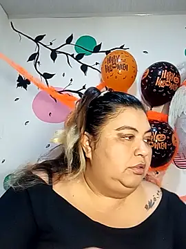 Snapshot of curvy_diva_ chatting on November 2025 11:01:02 AM curvy diva online show from November 2025 11:01:02 AM