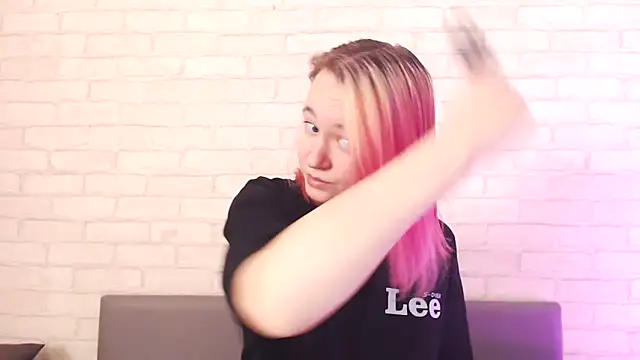 Ericha Stone online show from December 2025 08:01:01 AM