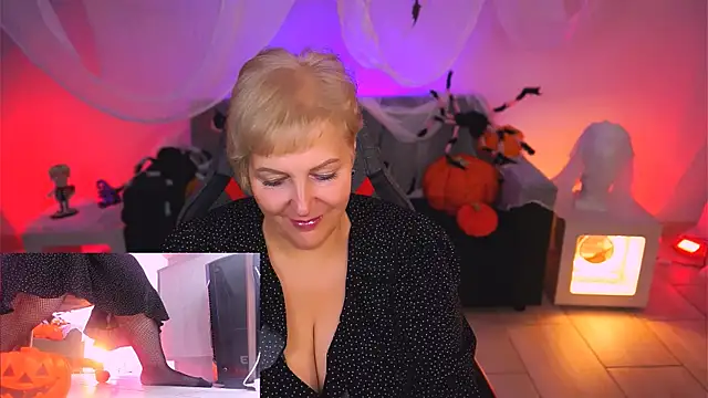 Snapshot of MaryMogan chatting on October 2025 04:02:02 AM MaryMogan online show from October 2025 04:02:02 AM