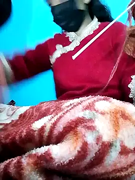 Snapshot of Pahadi_couple chatting on October 2025 03:29:01 PM Pahadi couple online show from October 2025 03:29:01 PM