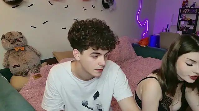 Snapshot of Alice18James chatting on October 2025 06:29:01 PM Alice18James online show from October 2025 06:29:01 PM