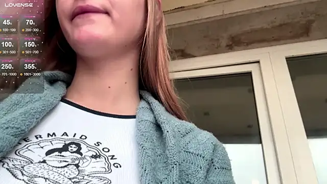 Snapshot of SweetJinny88 chatting on December 2025 07:24:01 AM SweetJinny88 online show from December 2025 07:24:01 AM