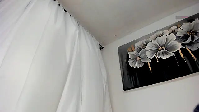 Snapshot of Nicolletease chatting on October 2025 01:18:01 PM Nicolletease online show from October 2025 01:18:01 PM