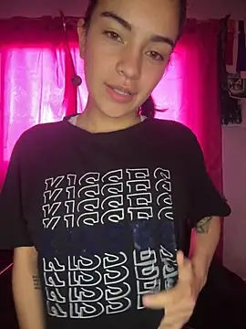 Snapshot of blinkiii_ chatting on November 2025 12:20:01 PM blinkiii online show from November 2025 12:20:01 PM