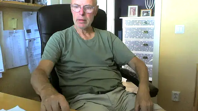 Snapshot of Klipparn chatting on June 2026 11:53:02 AM Klipparn online show from June 2026 11:53:02 AM