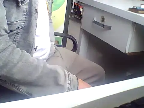 Snapshot of AMCIKSEVER42 chatting on December 2025 12:32:01 PM AMCIKSEVER42 online show from December 2025 12:32:01 PM