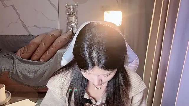 Snapshot of Lixinel-520 chatting on November 2025 01:04:01 PM Lixinel-520 online show from November 2025 01:04:01 PM