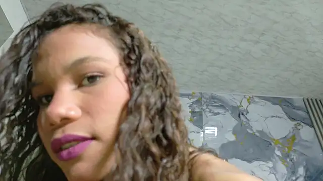 Snapshot of AngelineJolie chatting on September 2025 07:04:01 PM AngelineJolie online show from September 2025 07:04:01 PM