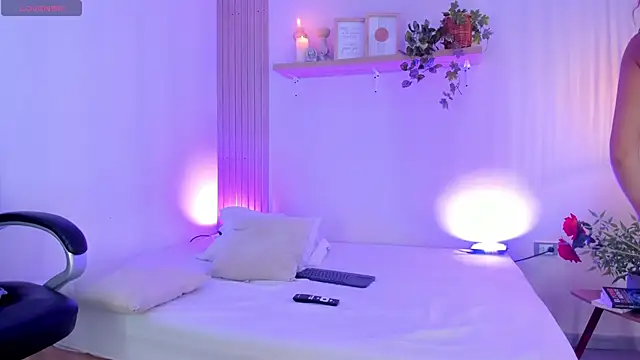 Cristalfoxy  online show from December 2025 06:59:01 PM