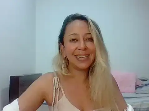 leah susman online show from October 2025 01:40:01 AM