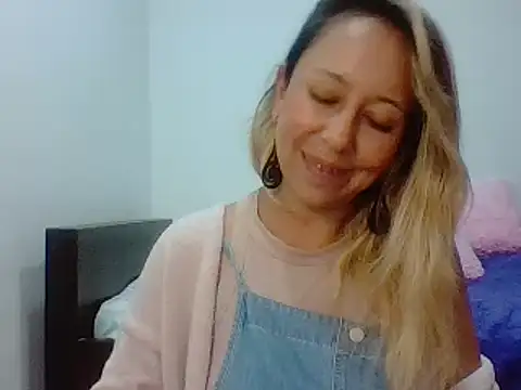 leah susman online show from November 2025 01:37:02 AM