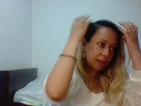 leah susman online show from December 2025 02:50:02 AM