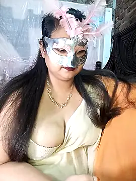 Snapshot of Tanisha-Chy chatting on November 2025 06:01:02 PM Tanisha-Chy online show from November 2025 06:01:02 PM