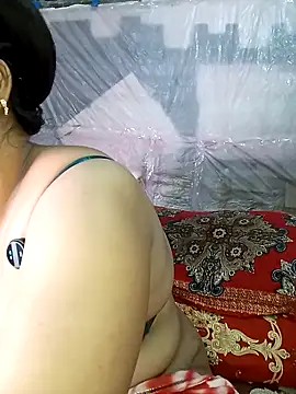 Snapshot of Tanisha-Chy chatting on November 2025 05:57:01 PM Tanisha-Chy online show from November 2025 05:57:01 PM