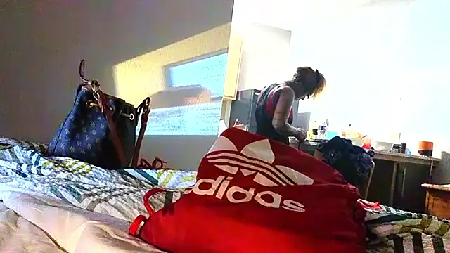 Snapshot of CinnaCakesss chatting on October 2025 06:41:02 PM CinnaCakesss online show from October 2025 06:41:02 PM