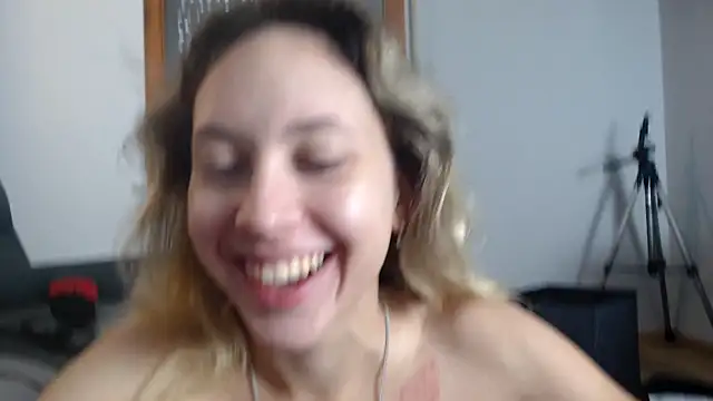 Snapshot of L_Sofia chatting on October 2025 08:15:02 AM L Sofia online show from October 2025 08:15:02 AM