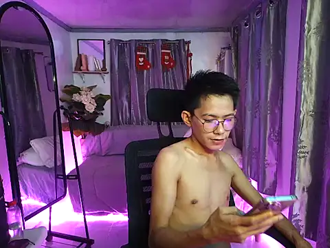 Snapshot of Skinny_CumLoader69 chatting on November 2025 01:07:02 PM Skinny CumLoader69 online show from November 2025 01:07:02 PM