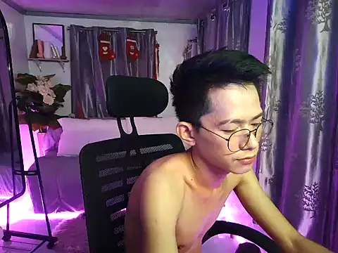 Snapshot of Skinny_CumLoader69 chatting on November 2025 04:57:02 PM Skinny CumLoader69 online show from November 2025 04:57:02 PM