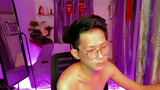 Snapshot of Skinny_CumLoader69 chatting on November 2025 06:18:02 PM Skinny CumLoader69 online show from November 2025 06:18:02 PM