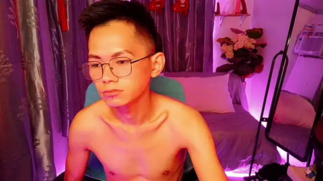 Snapshot of Skinny_CumLoader69 chatting on December 2025 09:31:02 PM Skinny CumLoader69 online show from December 2025 09:31:02 PM