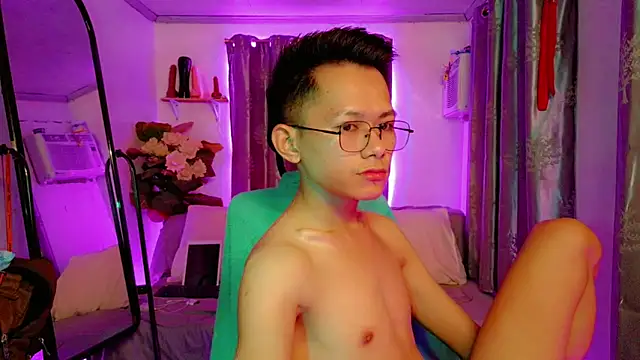 Snapshot of Skinny_CumLoader69 chatting on December 2025 08:45:01 AM Skinny CumLoader69 online show from December 2025 08:45:01 AM