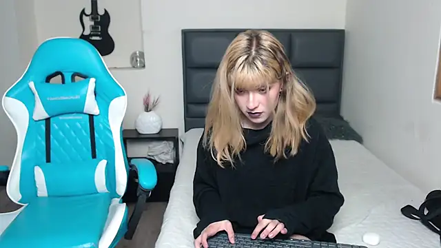 Snapshot of Amnesia_ chatting on October 2025 01:04:02 PM Amnesia online show from October 2025 01:04:02 PM