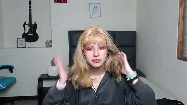 Snapshot of Amnesia_ chatting on October 2025 02:29:01 PM Amnesia online show from October 2025 02:29:01 PM